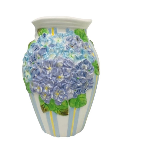 3D -- 6" Vase Featuring Blue Lavender Hydrangea - Picture 3 of 11